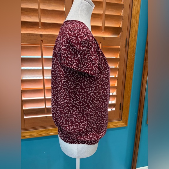 Universal Threads Burgundy Top - Picture 2 of 6